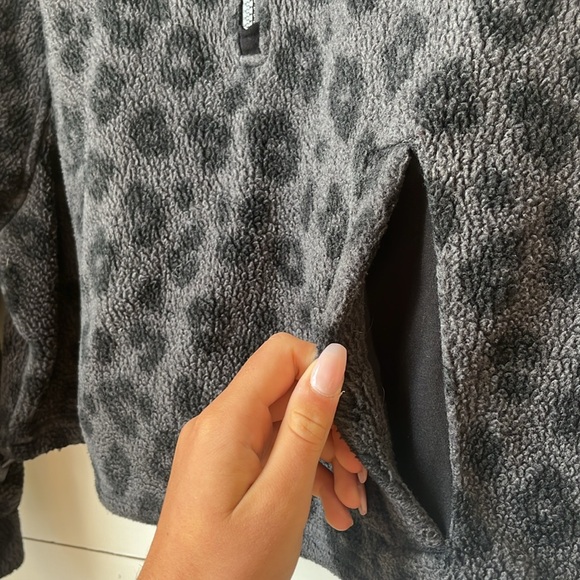 Women’s fleece quarter zip. - Picture 3 of 6